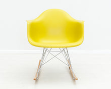 Lataa kuva Galleria-katseluun, Vitra Eames RAR keinutuoli