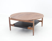 Lataa kuva Galleria-katseluun, Risom T.300 Round sohvapöytä pähkinäpuu
