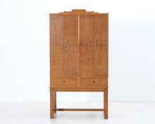 Load image into Gallery viewer, Antiikkinen kaappi
