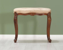 Lataa kuva Galleria-katseluun, Antiikkinen jakkara kangasistuimella