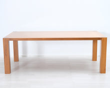 Lataa kuva Galleria-katseluun, Ruokapöytä pähkinäpuu
