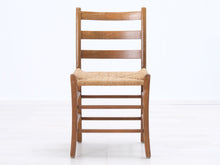 Lataa kuva Galleria-katseluun, Vintagetuoli punotulla istuimella