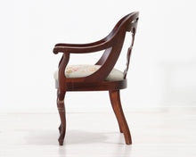 Lataa kuva Galleria-katseluun, Kukkakirjailtu tuoli