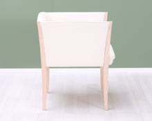 Lataa kuva Galleria-katseluun, Käsinojallinen tuoli valkoinen