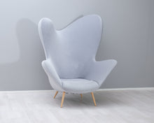 Ladda upp bild till gallerivisning, Ateljé Sotamaa The Happy Chair nojatuoli harmaa