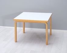 Lataa kuva Galleria-katseluun, Artek lastenpöytä 75 x 75 cm koivu / valkoinen