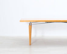 Load image into Gallery viewer, Massiivipuinen ruokapöytä