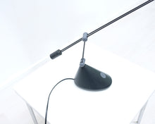 Load image into Gallery viewer, Pöytävalaisin tummanharmaa