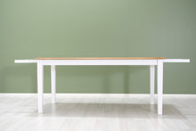 Lataa kuva Galleria-katseluun, Ruokapöytä valkoisilla jaloilla