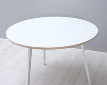 Lataa kuva Galleria-katseluun, Hay Loop Stand pöytä ø 105 cm