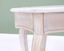 Lataa kuva Galleria-katseluun, Pyöreä pikkupöytä