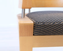 Load image into Gallery viewer, Tuoli kaarevalla selkänojalla
