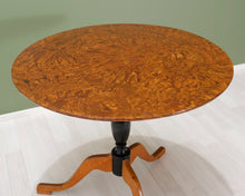 Lataa kuva Galleria-katseluun, Lepänjuuresta valmistettu pöytä