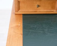 Ladda upp bild till gallerivisning, Boknäs kirjoituspöytä ylähyllyllä