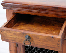 Lataa kuva Galleria-katseluun, Bohotyylinen yöpöytä