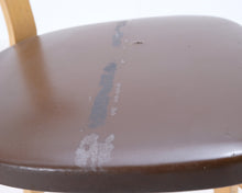 Load image into Gallery viewer, Artek 69 tuoli koivu / ruskea tekonahka