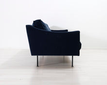 Lataa kuva Galleria-katseluun, 3-istuttava kangassohva tummansininen