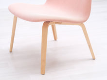 Lataa kuva Galleria-katseluun, Muuto Visu nojatuoli tammi / vaaleanpunainen
