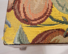 Lataa kuva Galleria-katseluun, Rokokootyylinen ruokatuoli kangasistuimella