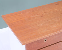 Load image into Gallery viewer, Vintage kirjoituspöytä