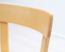 Load image into Gallery viewer, Artek 69 tuoli beigellä kangasistuimella