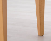 Load image into Gallery viewer, Tuoli kaarevalla selkänojalla