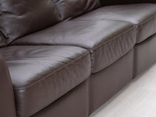 Lataa kuva Galleria-katseluun, Natuzzi 3-istuttava nahkasohva ruskea