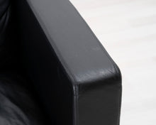 Lataa kuva Galleria-katseluun, 2,5-istuttava nahkasohva musta