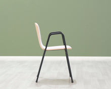 Ladda upp bild till gallerivisning, Hem Touchwood Armchair tuoli mustalla metallirungolla