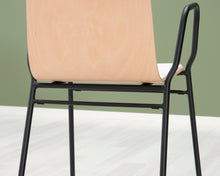 Ladda upp bild till gallerivisning, Hem Touchwood Armchair tuoli mustalla metallirungolla