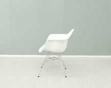 Ladda upp bild till gallerivisning, Vitra Eames DAR tuoli valkoinen