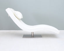 Lataa kuva Galleria-katseluun, Tekonahkainen lepotuoli valkoinen