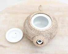 Lataa kuva Galleria-katseluun, Rottinkipäällysteinen teekannu