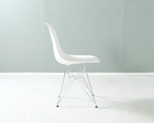 Lataa kuva Galleria-katseluun, Vitra Eames DSR tuoli, valkoinen