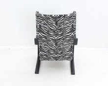 Ladda upp bild till gallerivisning, Artek 401 nojatuoli zebra-kankaalla