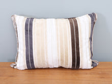 Lataa kuva Galleria-katseluun, Designers Guild koristetyyny