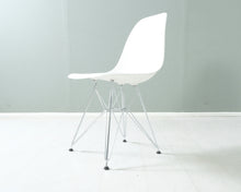 Lataa kuva Galleria-katseluun, Vitra Eames DSR tuoli, valkoinen