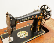 Load image into Gallery viewer, Singer ompelukonepöytä