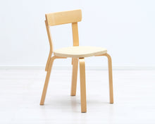 Load image into Gallery viewer, Artek 69 tuoli beigellä kangasistuimella