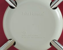 Ladda upp bild till gallerivisning, Fritz Hansen Series 7 Seiska tuoli punainen