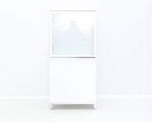 Load image into Gallery viewer, Nurmela Antton vitriinikaappi