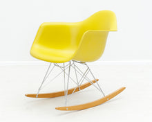 Lataa kuva Galleria-katseluun, Vitra Eames RAR keinutuoli