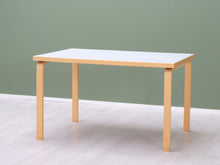 Load image into Gallery viewer, Artek ruokapöytä koivu / valkoinen 120 x 85 cm