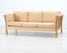Lataa kuva Galleria-katseluun, 3-istuttava kangassohva beige
