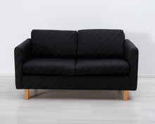 Lataa kuva Galleria-katseluun, 2-istuttava kangassohva raidallinen

