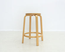 Load image into Gallery viewer, Artek Aalto 64 baarituoli
