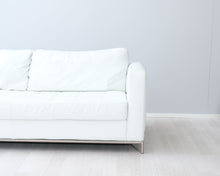 Lataa kuva Galleria-katseluun, Natuzzi 3-istuttava nahkasohva valkoinen
