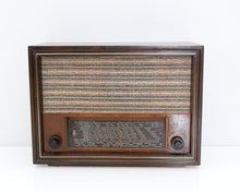 Lataa kuva Galleria-katseluun, Telefunken vintage putkiradio sisustukseen
