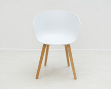 Lataa kuva Galleria-katseluun, Hay About a Chair AAC21 tuoli
