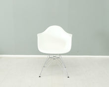 Ladda upp bild till gallerivisning, Vitra Eames DAR tuoli valkoinen
